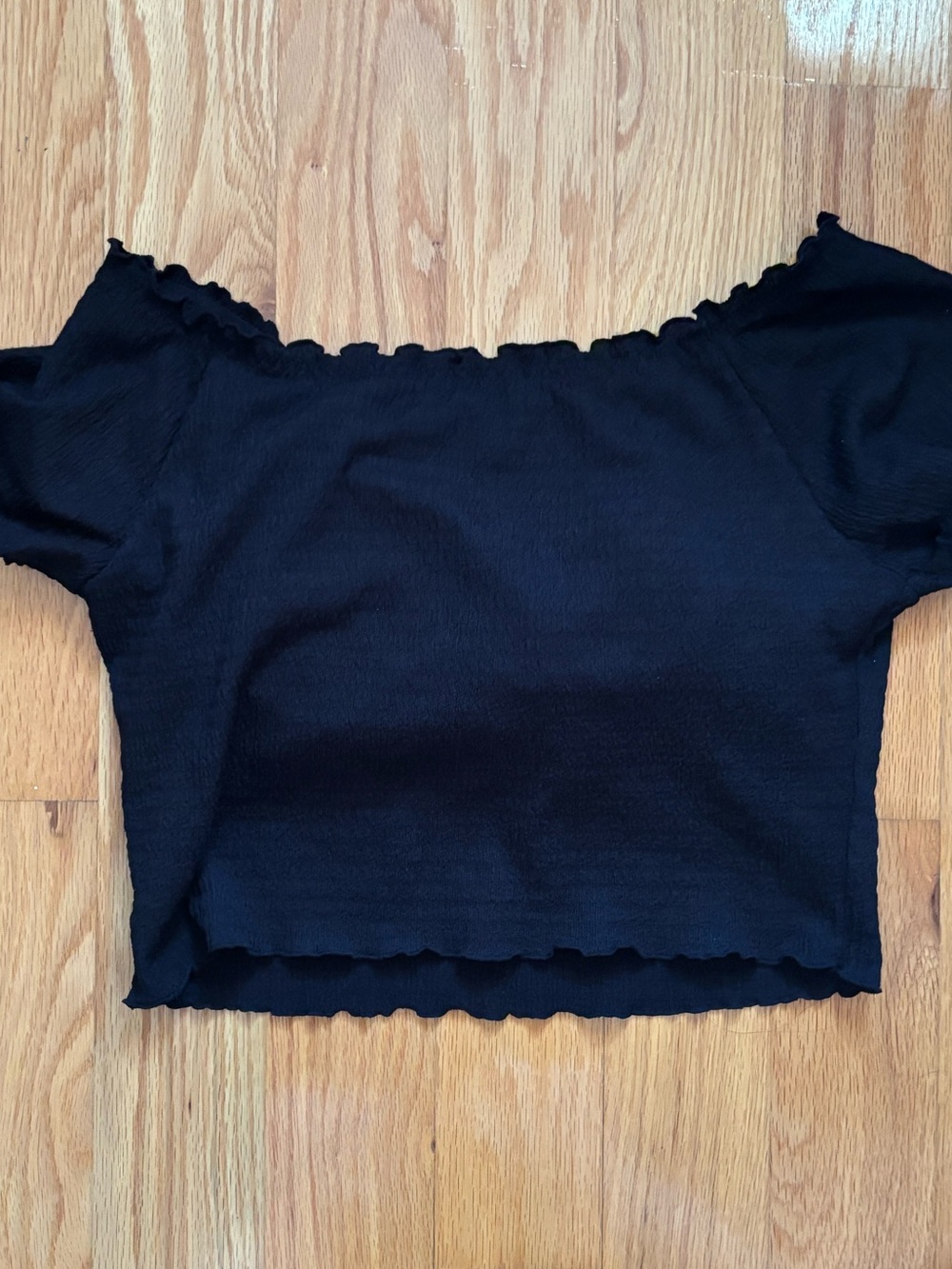 GU - Black Women's Off-Shoulder Crop Top
